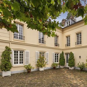 Cet hôtel particulier à Versailles est proposé à 3,2 millions d'euros.