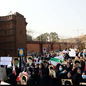Rassemblement devant l'ambassade de France en Iran, pour protester contre les caricatures de Charlie Hebdo.