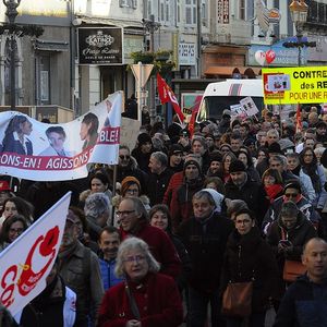 Des milliers de manifestants sont descendus dans les rues pour protester contre la reforme des retraites à Tarbes le 31 janvier.