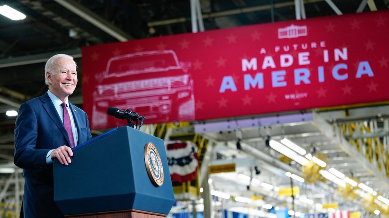 Joe Biden visite la Factory Zero de General Motors, à Detroit, qui fabrique des véhicules électriques.