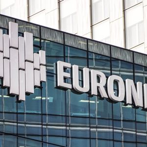 Euronext a relevé à 115 millions d'euros son objectif de synergies avec Borsa Italiana.
