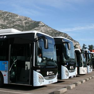 Le tarif joue en faveur du bus : compter moins de 5 euros pour celui-ci, contre plus de 6 via la SNCF.