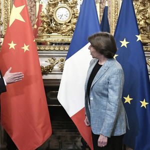 Les ministres des Affaires étrangères chinois et français, Wang Yi et Catherine Colonna, à Paris le 15 février 2023.