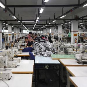 Selon les autorités du Vietnam, la raison de ces licenciements est imputable à « un carnet de commandes très faible en 2023 » pour le groupe de textile Pouyuen.