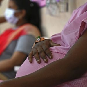 Quelque 287.000 femmes sont mortes pendant la grossesse ou l'accouchement dans le monde en 2020, contre 446.000 en 2000.