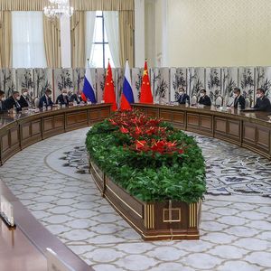La rencontre entre le président russe, Vladimir Poutine, et le président chinois, Xi Jinping, à Samarcande, en marge d'une réunion de l'Organisation de coopération de Shanghai, le 15 septembre 2022.