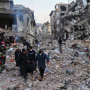 Plus de 50.000 personnes sont mortes dans le séisme qui a frappé la Syrie et la Turquie, le 6 février.