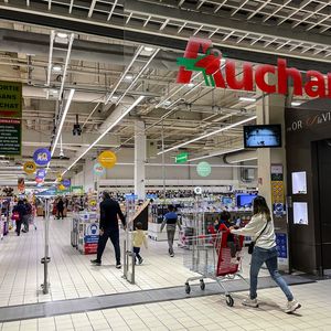 Auchan a enregistré l'an dernier un chiffre d'affaires de 33 milliards d'euros, soit une hausse de 7,7 % et de 2,3 % à magasins comparables.