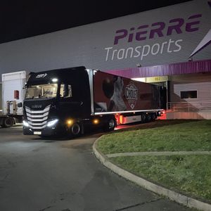 Pierre Transports s'appuie sur une flotte de 50 tracteurs routiers et compte 100.000 m² de surfaces logistiques.