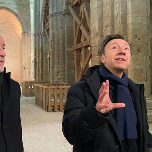 Le maire de Dijon, François Rebsamen, et Stéphane Bern ont visité le 1er mars l'église Saint-Philibert.