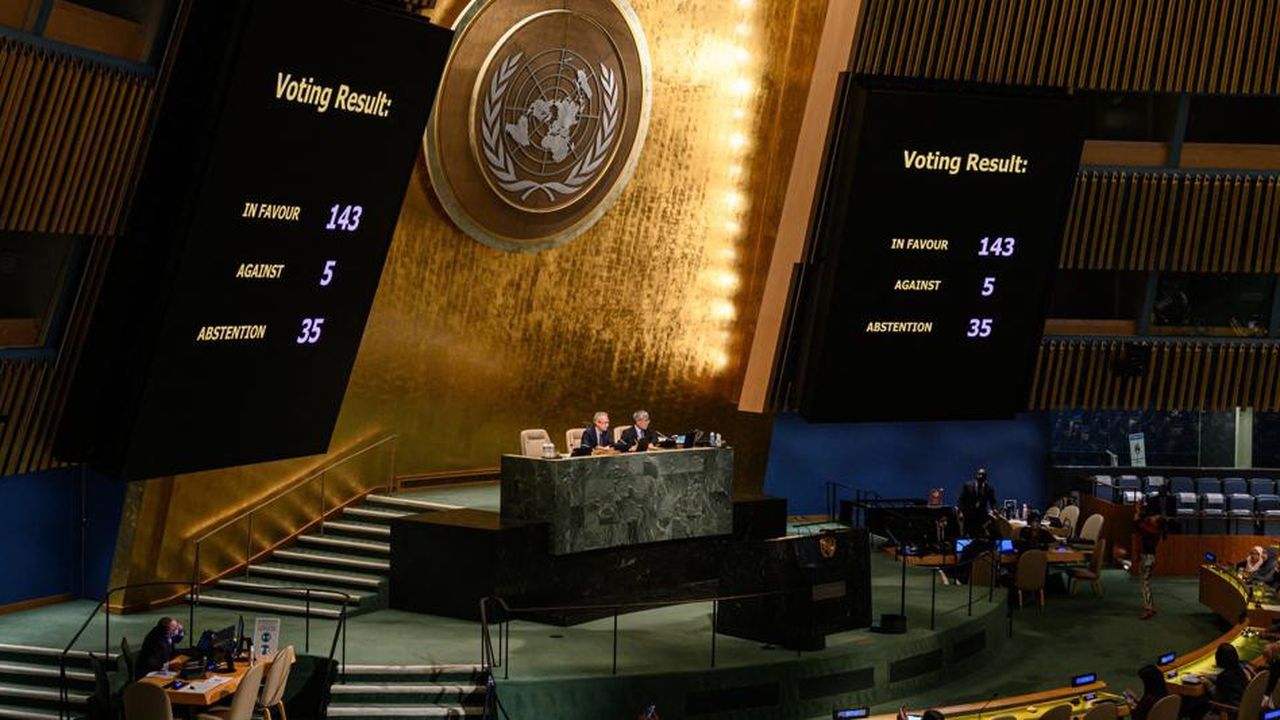 L'Assemblée générale des Nations Unies a voté mercredi 12 octobre 2022 à une écrasante majorité pour condamner l'annexion par la Russie de certaines parties de l'Ukraine, après que Moscou eut opposé son veto au Conseil de sécurité.