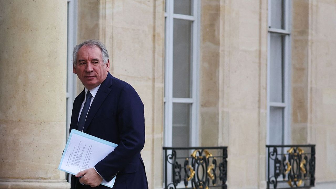 Deux juges d'instruction ont ordonné jeudi un procès en correctionnelle pour le président du Modem, François Bayrou, dans l'affaire des assistants d'eurodéputés.