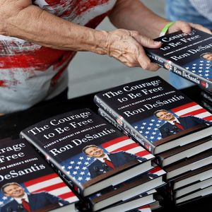 Le livre de Ron deSantis paraît à l'occasion d'une nouvelle saison de parution de livres politiques, en prévision de l'élection présidentielle de 2024.