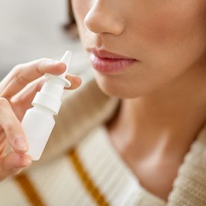 Pfizer va commercialiser le Zavzpret, un spray nasal conçu pour traiter la forte migraine chez les adultes