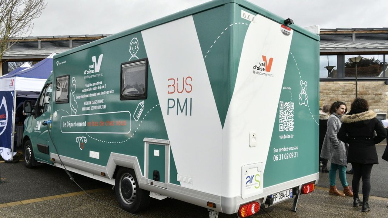 Le bus de la PMI sillonnera le Val-d'Oise pour dispenser soins et conseils afin de prévenir la mortalité infantile.