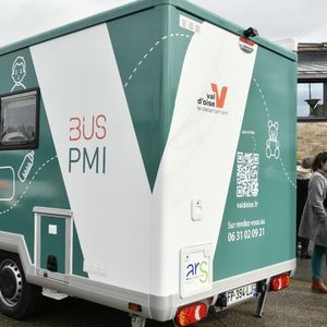Le bus de la PMI sillonnera le Val-d'Oise pour dispenser soins et conseils afin de prévenir la mortalité infantile.
