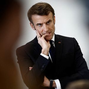 Emmanuel Macron a invité ce lundi son camp à « faire appel à la responsabilité des oppositions » en vue de l'adoption de sa réforme très contestée des retraites, ont rapporté des participants à une réunion à l'Elysée.
