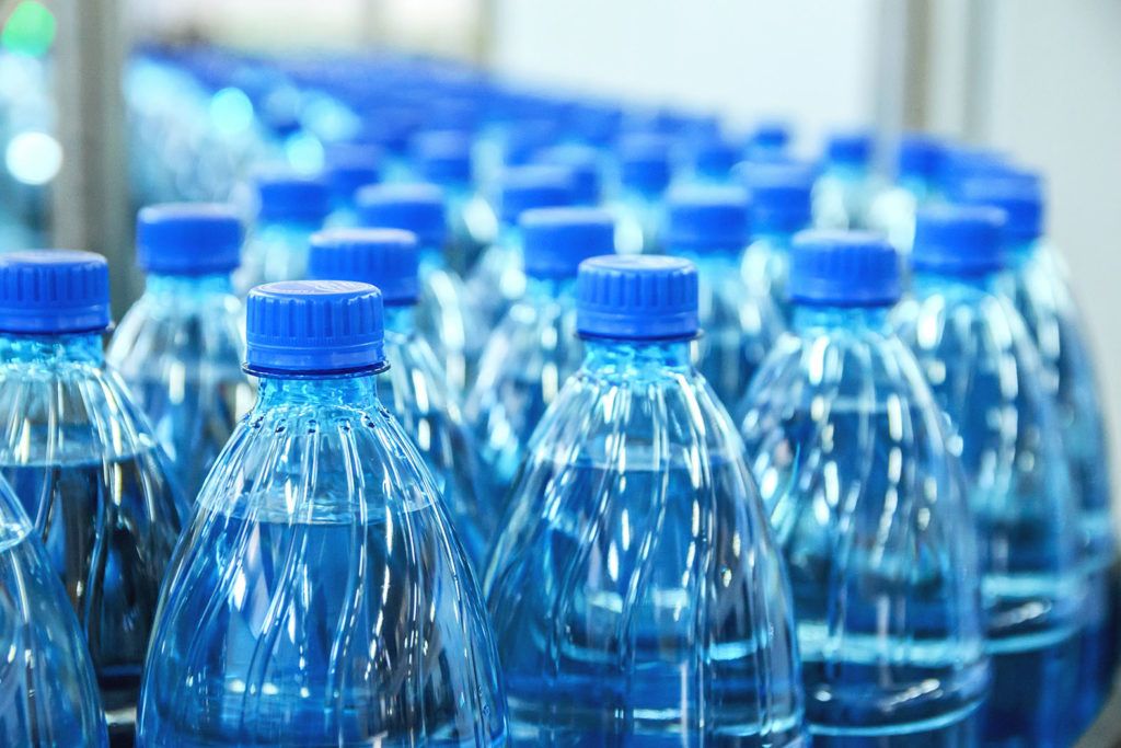 Le marché de l'eau en bouteilles fait le plein