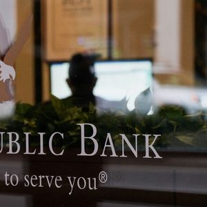 La banque basée à San Francisco, First Republic, a vu son cours de Bourse plonger de 62 % lundi.