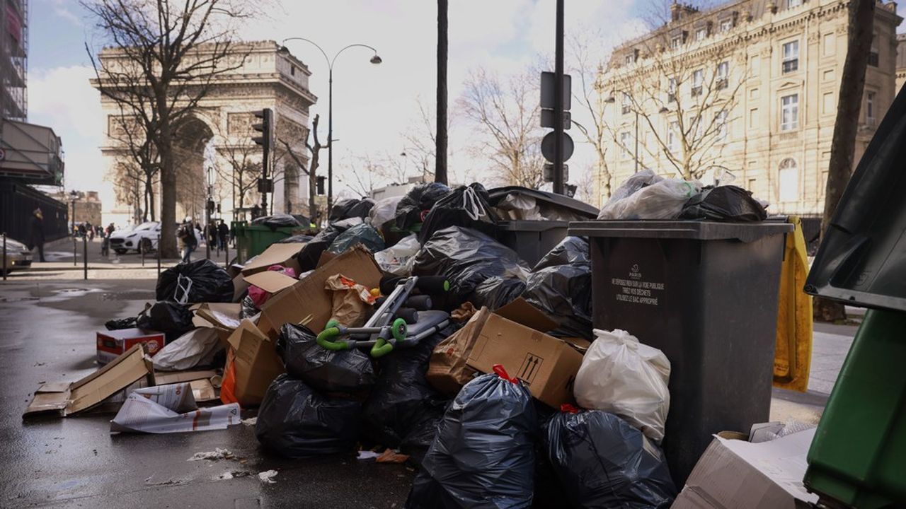 L'Etat envisage de se substituer à la Mairie de Paris pour évacuer les poubelles, si celle-ci n'agit pas rapidement.
