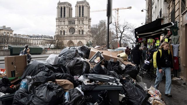 “Paris trash city”, laments the international press