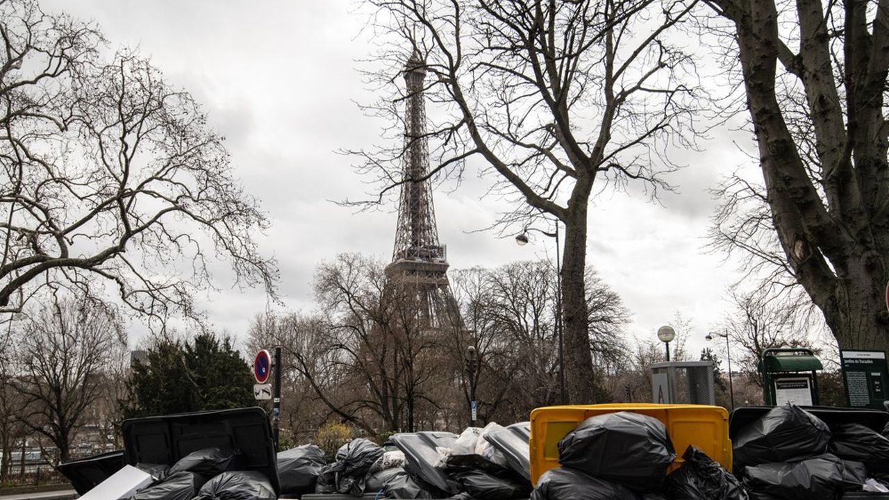 Pensions: the garbage collectors’ strike becomes a political issue in Paris