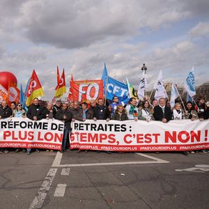Le carré de tête avec l'ensemble des leaders des syndicats français, le 15 mars, au départ de la manifestation parisienne.