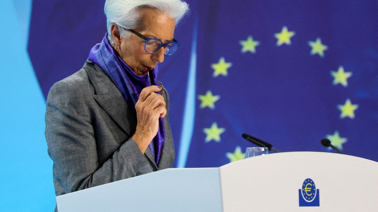 Christine Lagarde, présidente de la BCE, va devoir choisir entre lutter contre l'inflation et alléger les tensions sur le secteur bancaire.