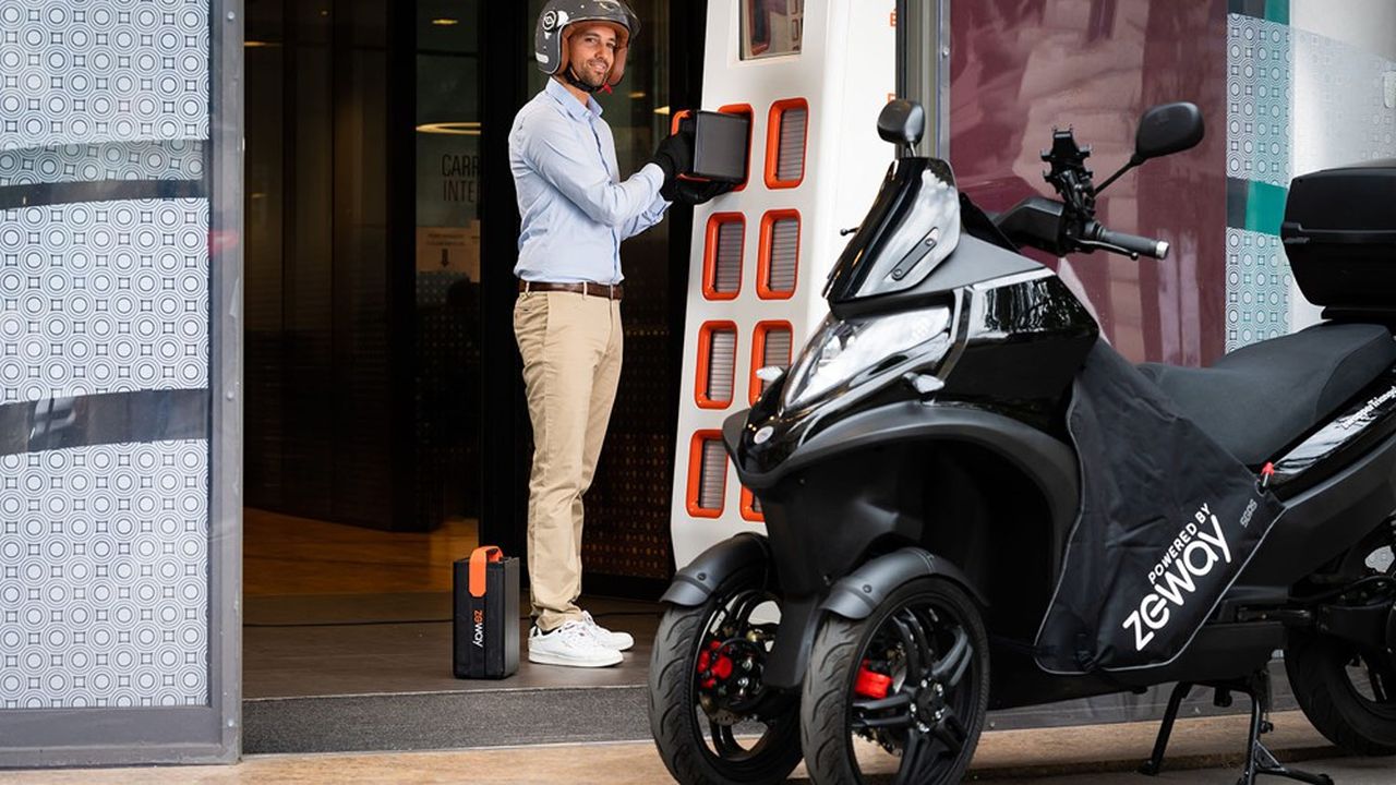 Zeway propose une large gamme de scooters pour les particuliers et les professionnels.