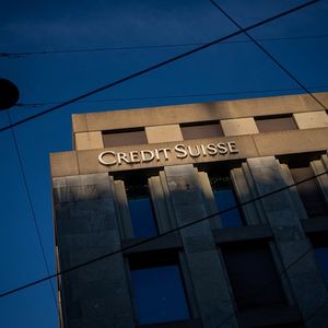 Credit Suisse a annoncé jeudi qu'il allait emprunter jusqu'à 50 milliards de francs suisses à la banque centrale helvétique pour « renforcer » le groupe.