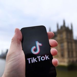 Très populaire parmi les jeunes, l'application TikTok est régulièrement accusée par ses détracteurs de donner accès aux autorités chinoises à des données d'utilisateurs du monde entier.