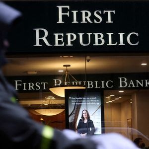 Mercredi, S&P a dégradé la note de First Republic de A- à BB +.
