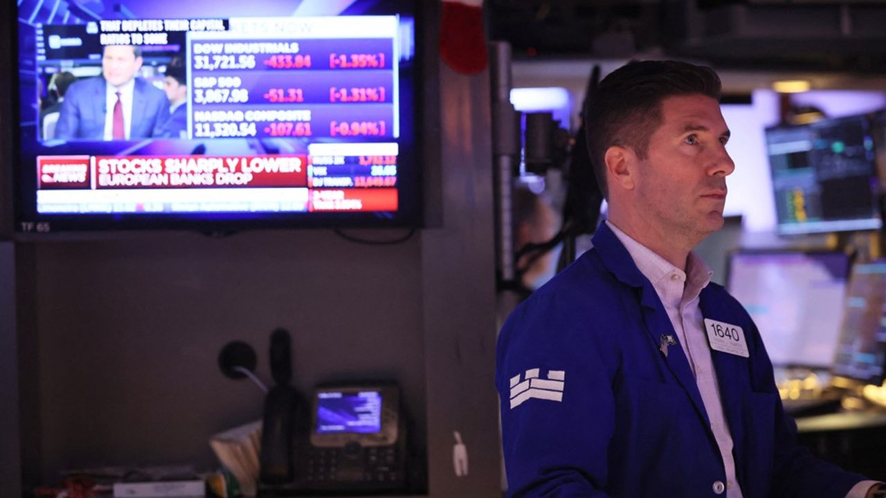 A Wall Street vendredi soir, le Dow Jones s'est contracté de 1,19 %, le Nasdaq a perdu 0,74 % et le S&P 500 a reculé de 1,10 %.