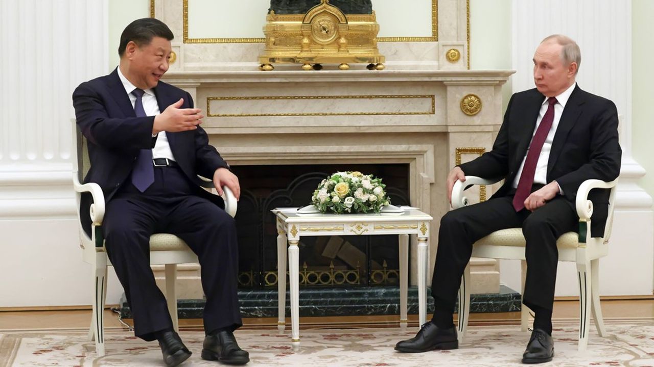 Sous Les Ors Du Kremlin, Vladimir Poutine Et Xi Jinping Célèbrent Une ...