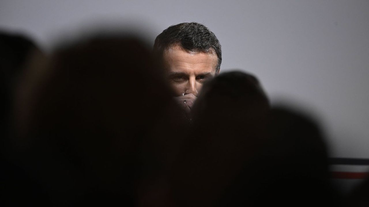 For Emmanuel Macron, a difficult rebound after retirement