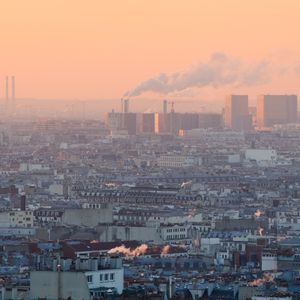 La région Ile-de-France s'est fixée comme nouvelle objectif « de diviser par deux le niveau de pollution par rapport aux valeurs réglementaires actuelles à l'horizon 2030 ».