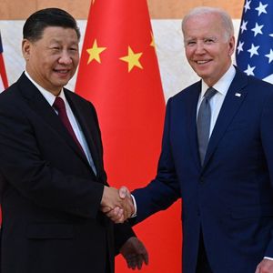 Le président chinois Xi Jinping et son homologue américain Joe Biden, lors du sommet du G7 en Indonésie, en novembre.
