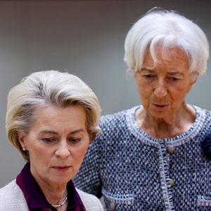 A gauche, Ursula von der Leyen, présidente de la Commission européenne ; à droite Christine Lagarde, présidente de la Banque centrale européenne.