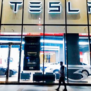 Tesla, en commençant à baisser les prix de ses modèles à l'automne dernier, a ouvert les hostilités et les autres marques ont suivi.