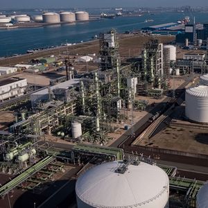 La bioraffinerie de Neste, à Rotterdam, voit ses capacités étendues pour faire face à la demande de SAF.