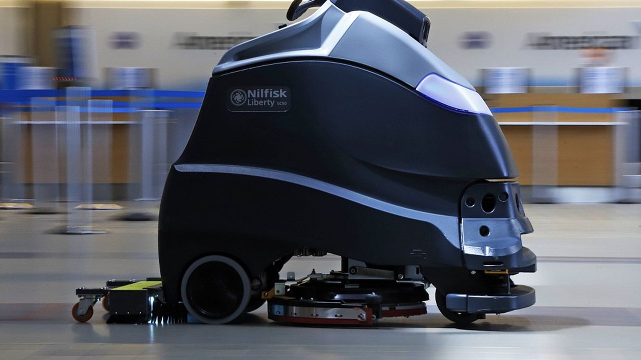Un robot de nettoyage Nilfisk fonctionnant grâce à la technologie développé par Carnegie Robotics à l'aéroport de Pittsburgh.