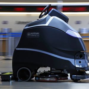Un robot de nettoyage Nilfisk fonctionnant grâce à la technologie développé par Carnegie Robotics à l'aéroport de Pittsburgh.