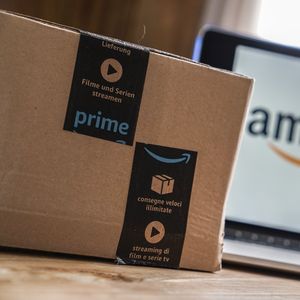 Amazon promet d'accroître ses investissements pour mettre un terme aux contrefaçons.