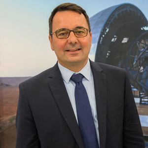 Martin Sion a longtemps travaillé au sein des activités spatiales de Snecma puis en tant que directeur de la filiale Electronics & Defense de Safran.