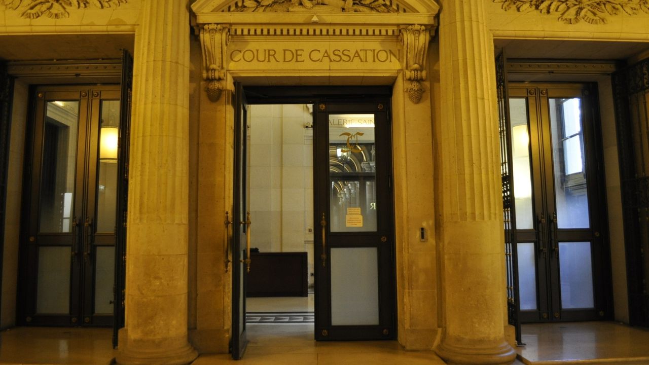 Cour_de_Cassation,_entrée_par_le_Palais_de_Justice