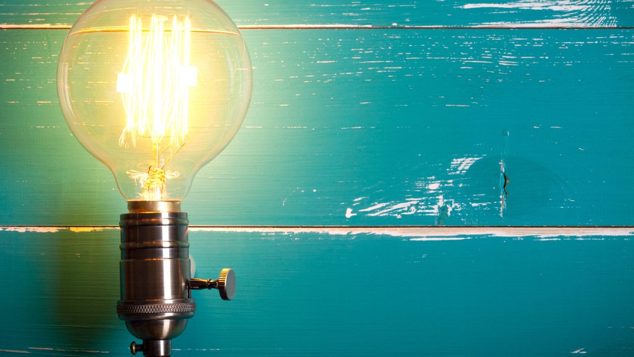 Ampoule-électricité-tarifs-réglementés-EDF-Engie.jpg