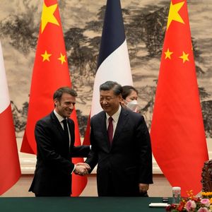 Le président français, Emmanuel Macron, et son homologue chinois, Xi Jinping, à Pékin, le 6 avril 2023.