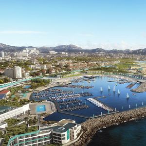 la marina, d'où partiront les bateaux de compétition des quelque 350 athlètes, alignera 7.000 m2 de constructions très classiques et 17.000 m2 d'espaces extérieurs qui seront aménagés après les Jeux.