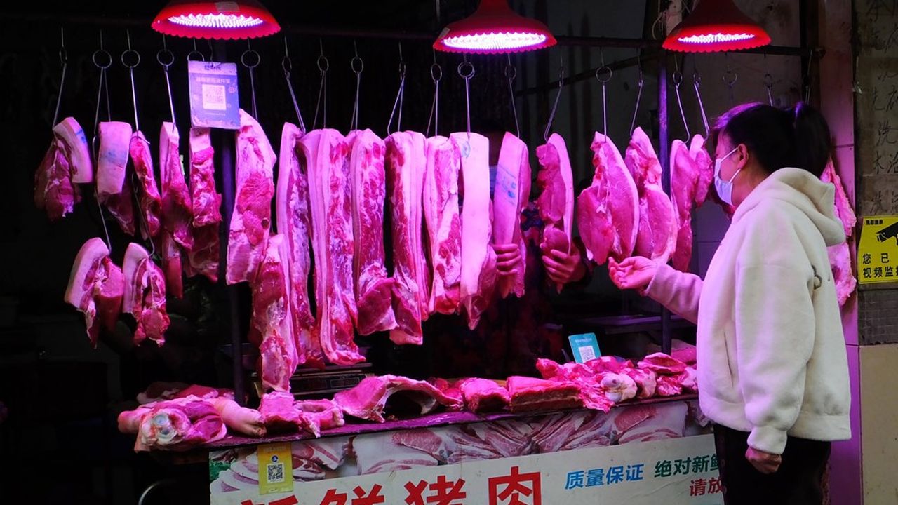 En Chine, la viande de porc, de loin la plus consommée, a vu son prix bondir de 9,6 % en mars.