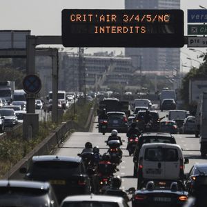 La chasse aux véhicules polluants dans la Métropole du Grand Paris prendra plus de temps que prévu.